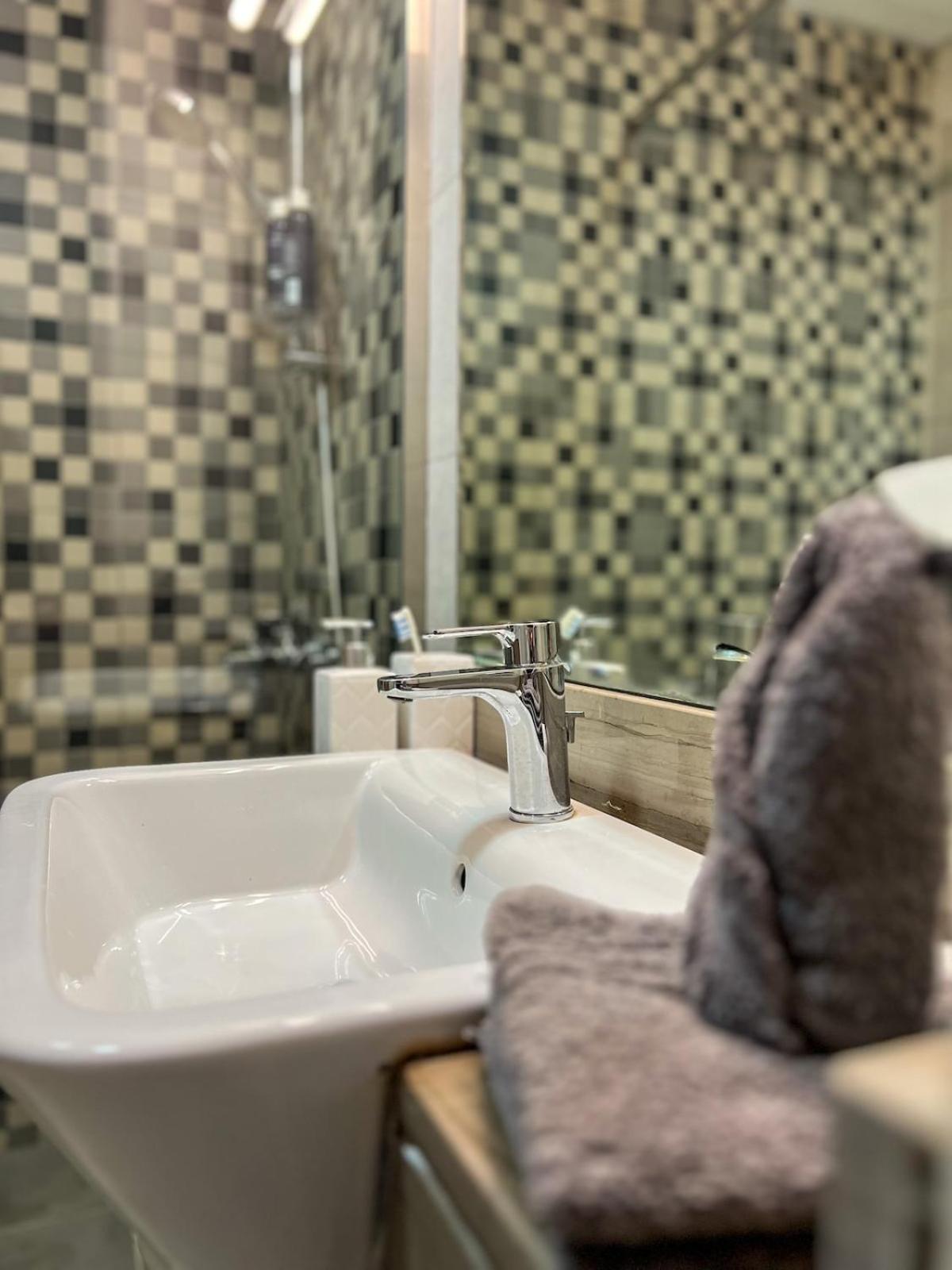 Vibrant - 15m To Marina Apartment Dubai